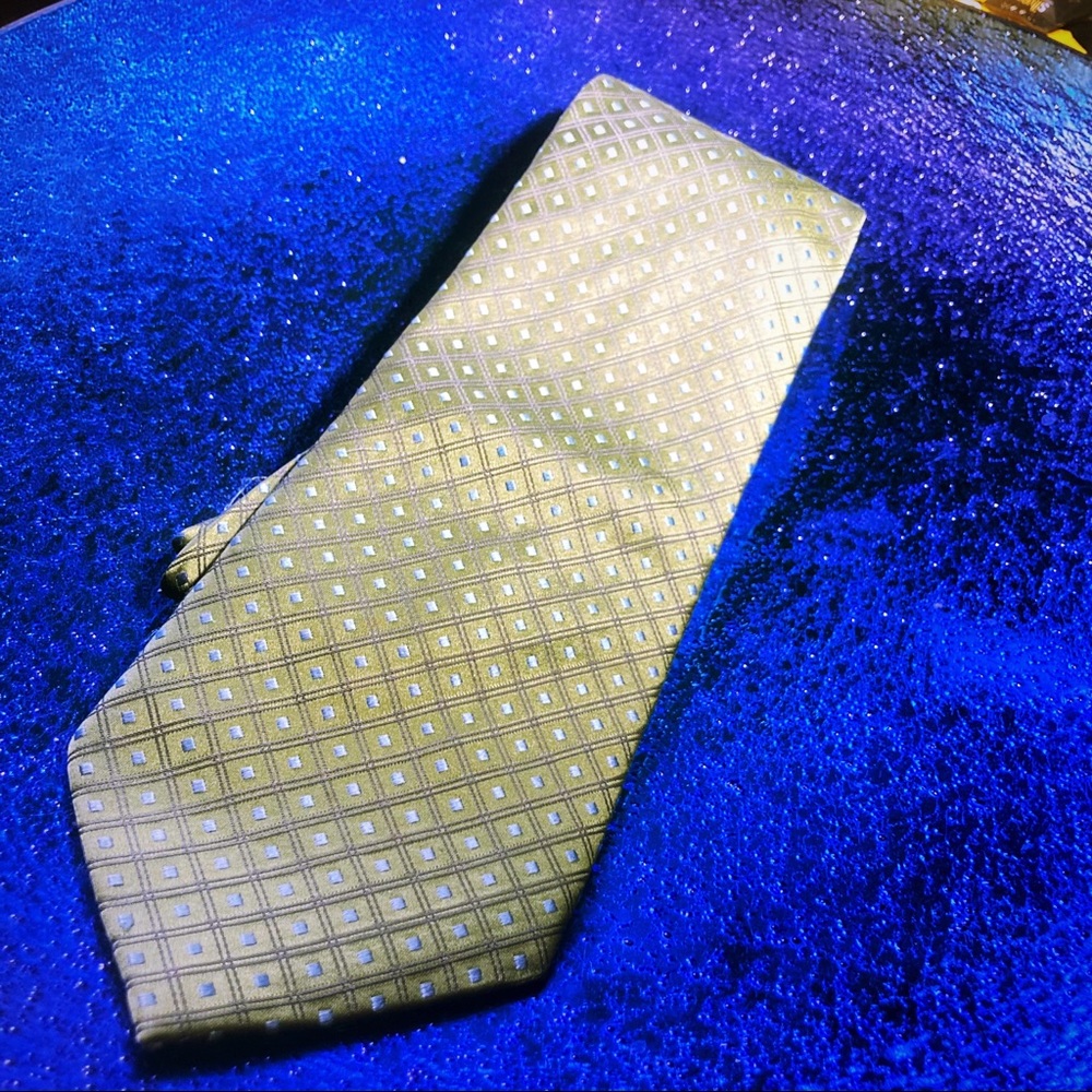 Claiborne neck tie